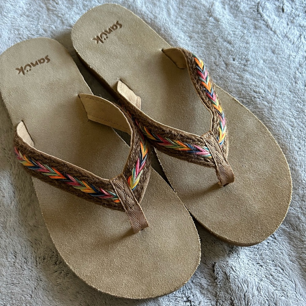 Sanuk women’s flip flops